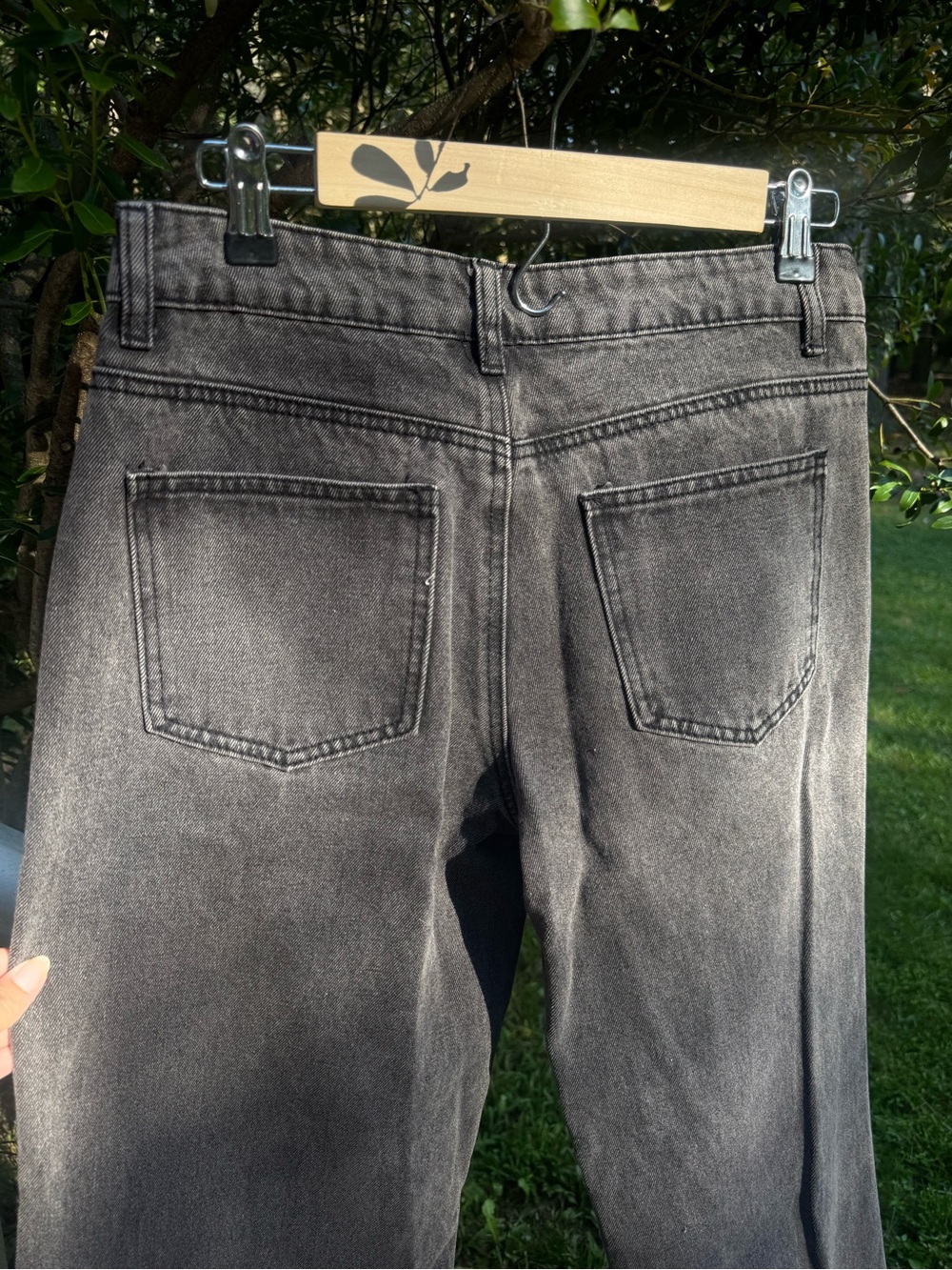 Edikted Raelynn Washed Low Rise Jeans - Picture 4 of 4
